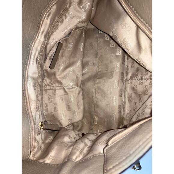 MICHAEL KORS, LARGE TAUPE, GRAY PEBBLED LEATHER SHOULDER BAG - Picture 11 of 16